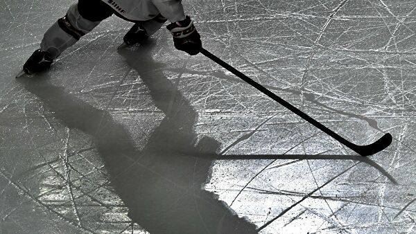 Российские хоккеисты устроили массовую драку на льду