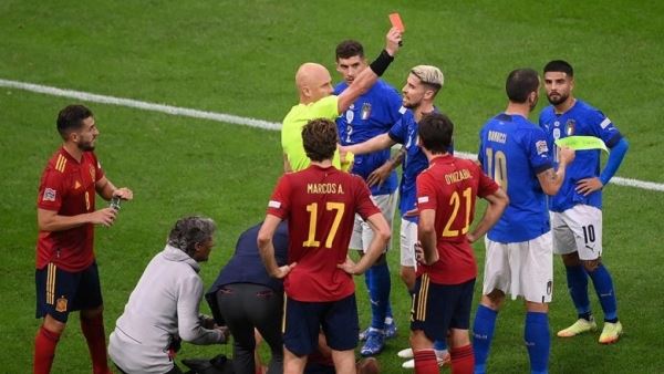 Карасев удалил Бонуччи, Испания остановила великую серию Италии и оставила Манчини без второго трофея